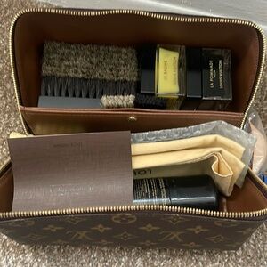 LV VINTAGE C2006 MONOGRAM CANVAS SHOE CARE KIT W/BRUSHES & SHOE HORN